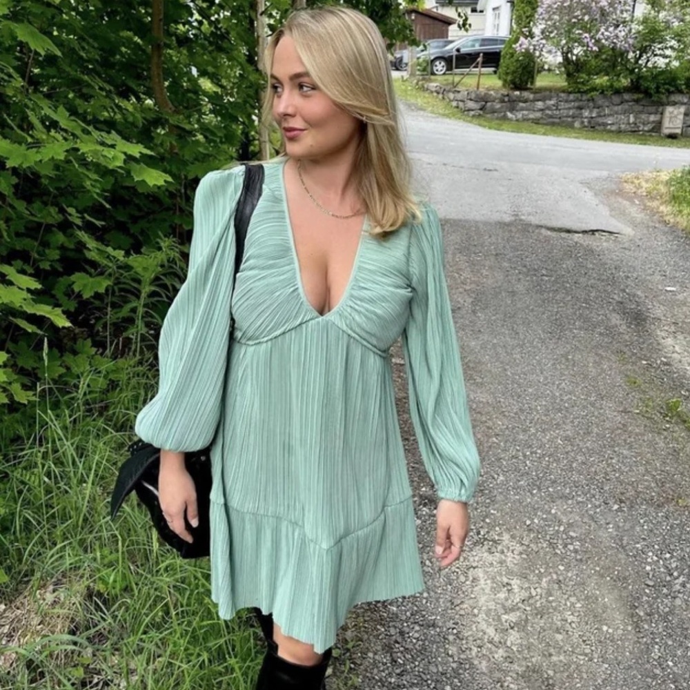 - H&M Bloggers Favorite Mint Green Textured Sleeves Driss - Picture 2 of 5